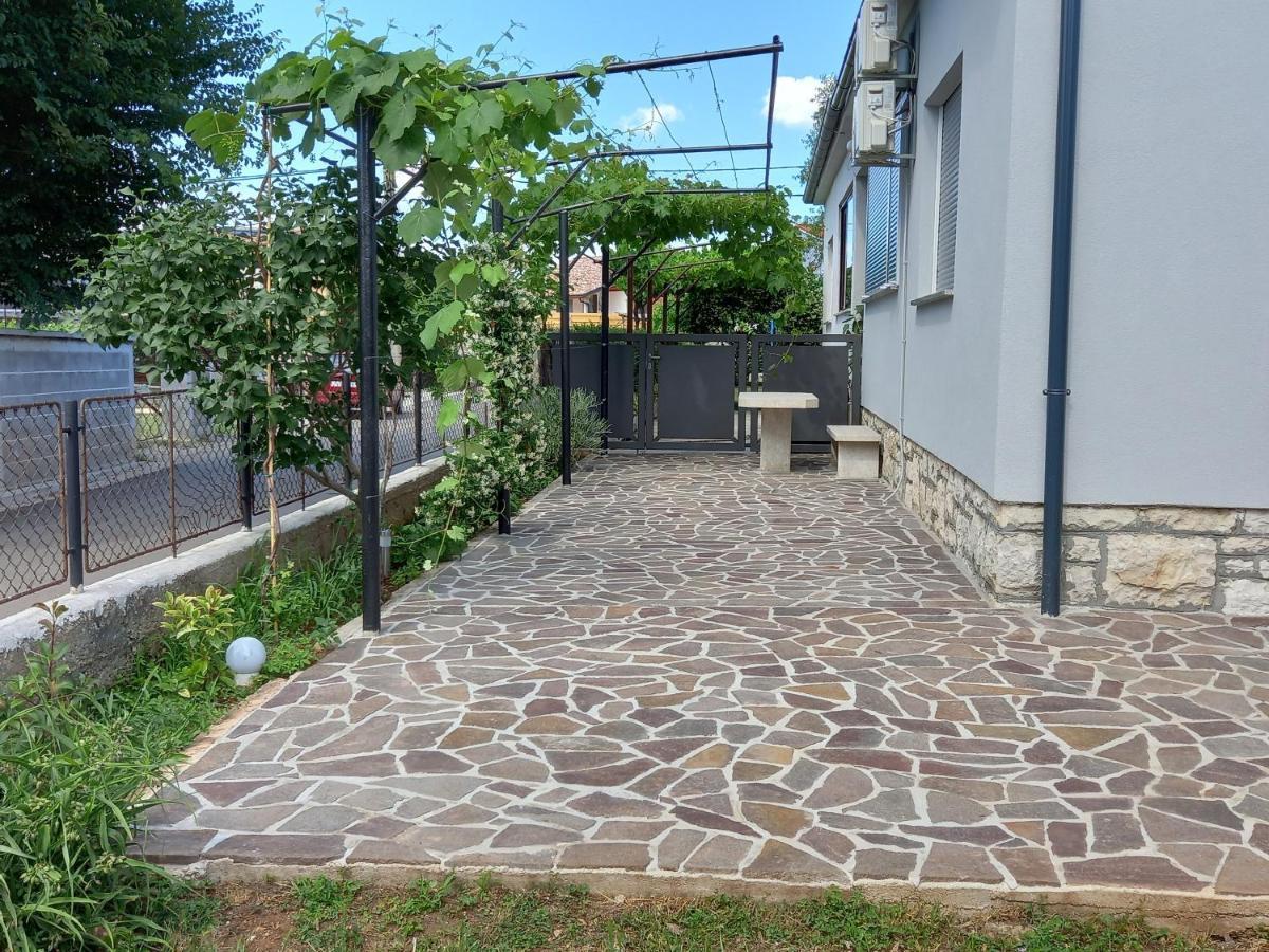 Holiday House Chill Out Loborika Marcana Екстер'єр фото